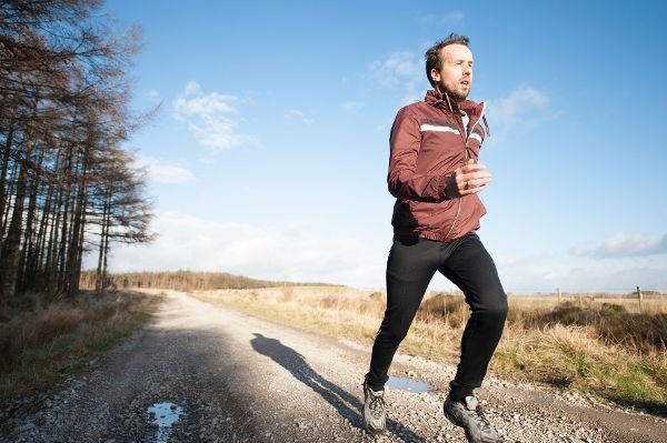 – Mit der richtigen Kleidung macht Joggen auch im Winter Spaß.