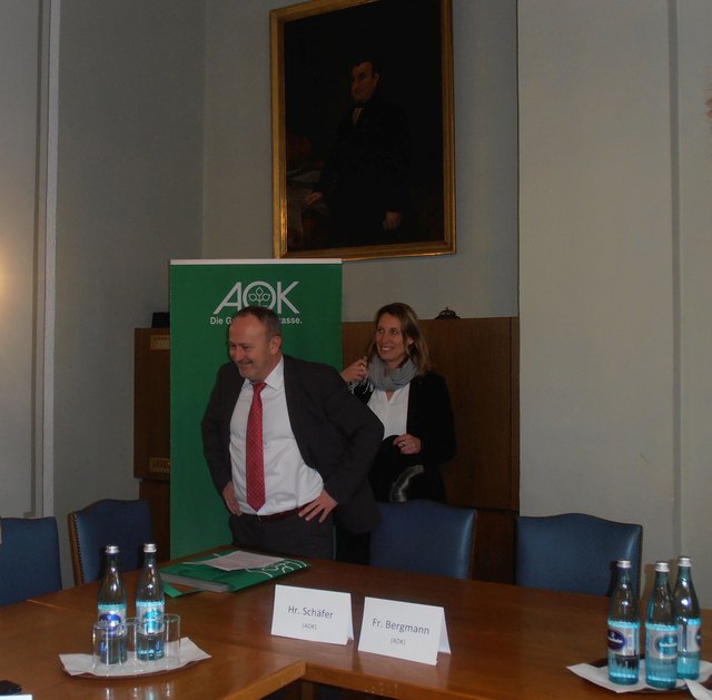 Andreas Schäfer( Öffentlichkeitsarbeit AOK) und Daniela Bergmann ( Direktorin AOK Aschaffenburg) 