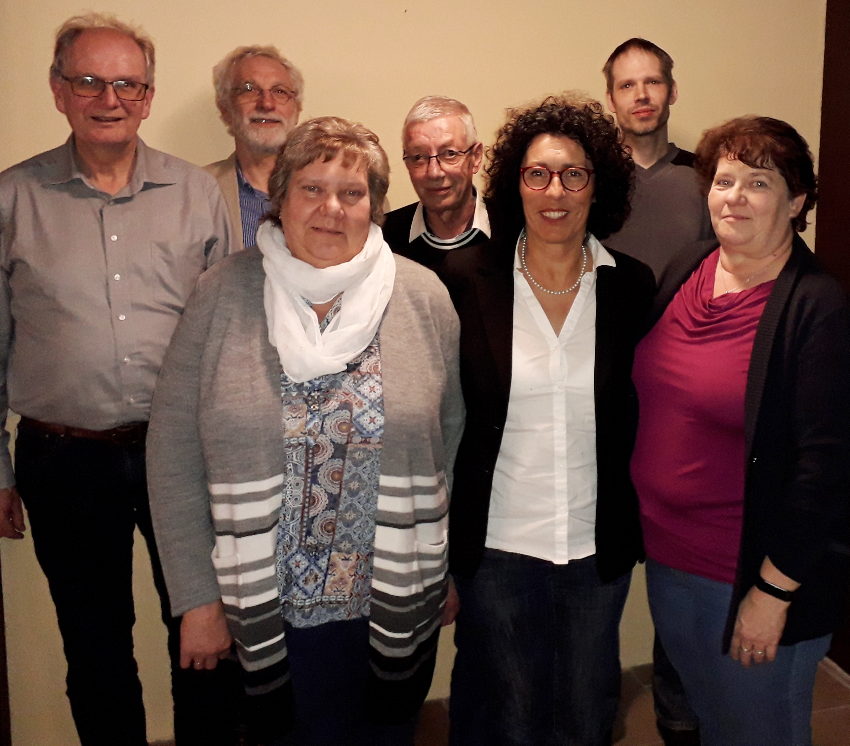 Die neugewählten Vorstandsmitglieder mit der Kreisvorsitzenden Helga Raab-Wasse.
Zum Bild „20190308_231351.jpg“:
Von links: Pressewart Bernhard Herbig, 1. Vorsitzender Roman Kempf, Kassiererin Bärbel Schmitt, Schriftführer Udo Höfer, Kreisvorsitzende Helga Raab-Wasse, Beisitzer Heiko Roll und die neue 2. Vorsitzende Petra Dauber.