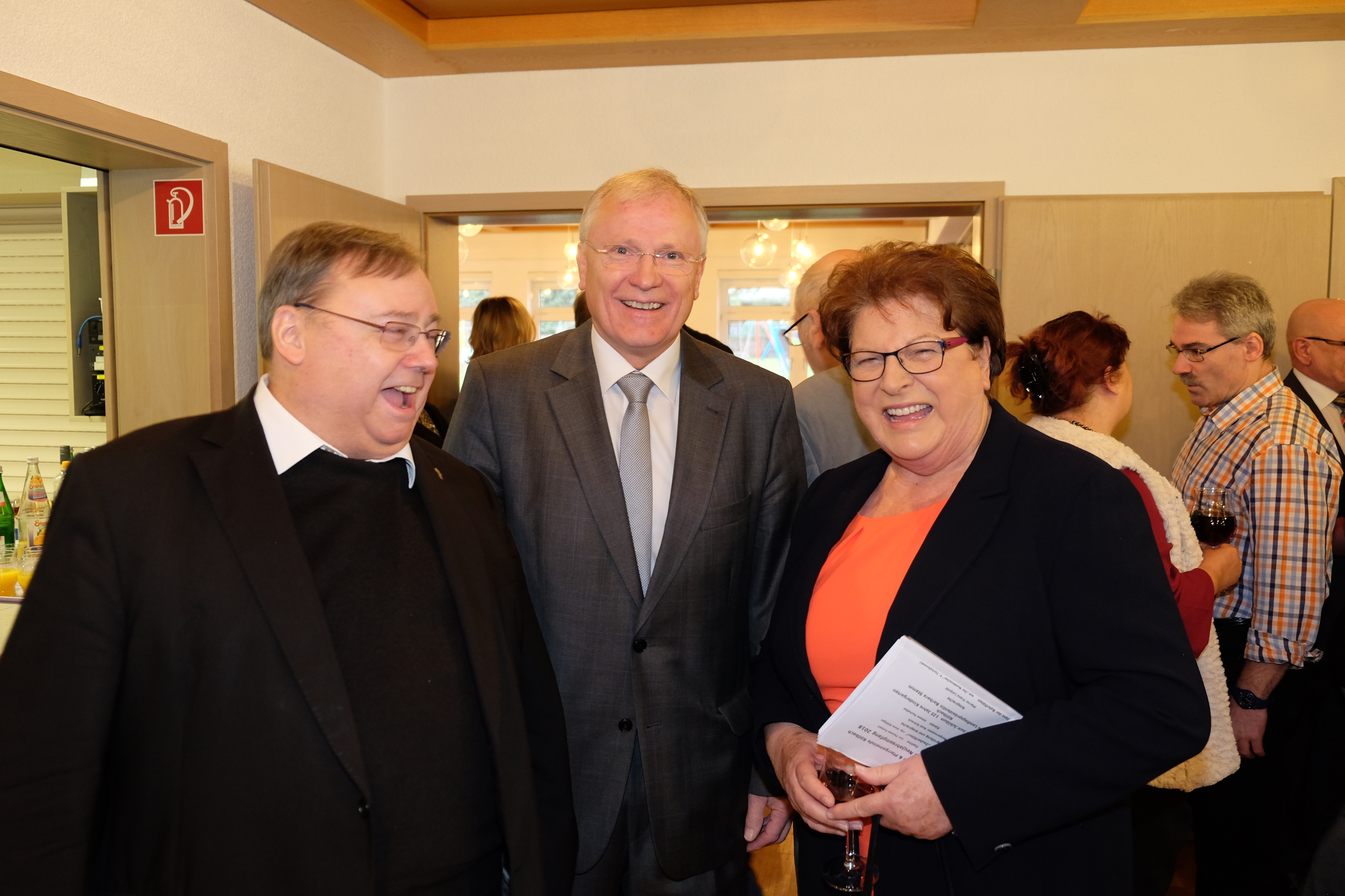 Strahlende Gesichter beim Neujahrsempfang in Röllbach 2018: Landtagspräsidentin Barbara Stamm mit Bürgermeister Rudi Schreck und Pfarrer Franz Leipold (von rechts).