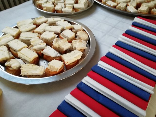 Vortragsabend bei französischem Käse und Wein