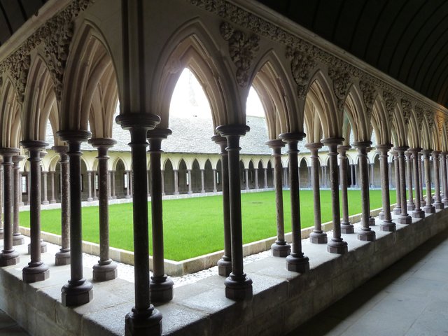 Kreuzgang im Mont-Saint-Michel