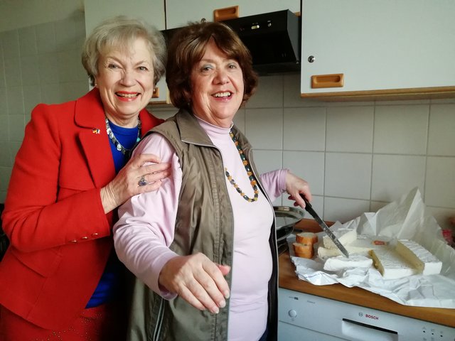 Fleißige Küchenhelferinnen