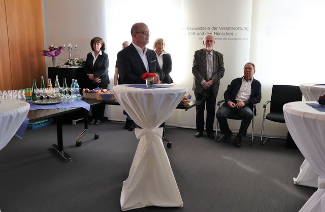 Erlenbachs Bürgermeister Michael Berninger begrüßte die Gäste. 