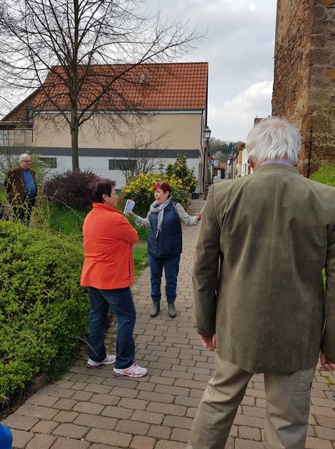 Am Obernburger Wahrzeichen, dem Almosenturm. | Foto: Hedi Bast