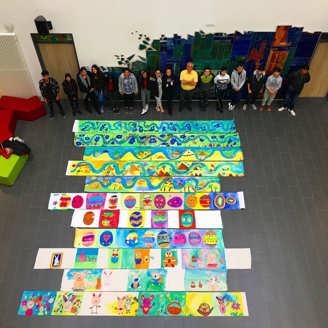 Gemeinschaftsbild mit Schülerinnen und Schüler der Deutsch-Klasse in Erlenbach am Main. 