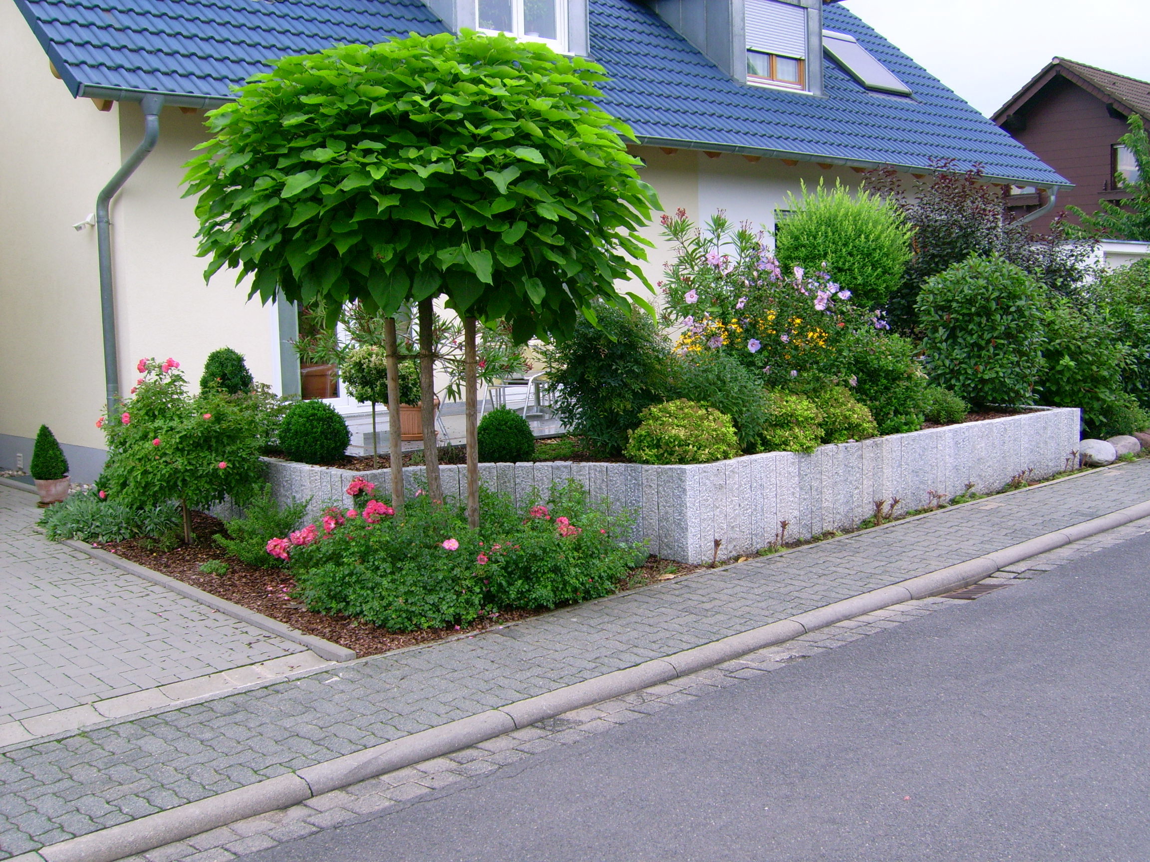 blühende Vorgärten