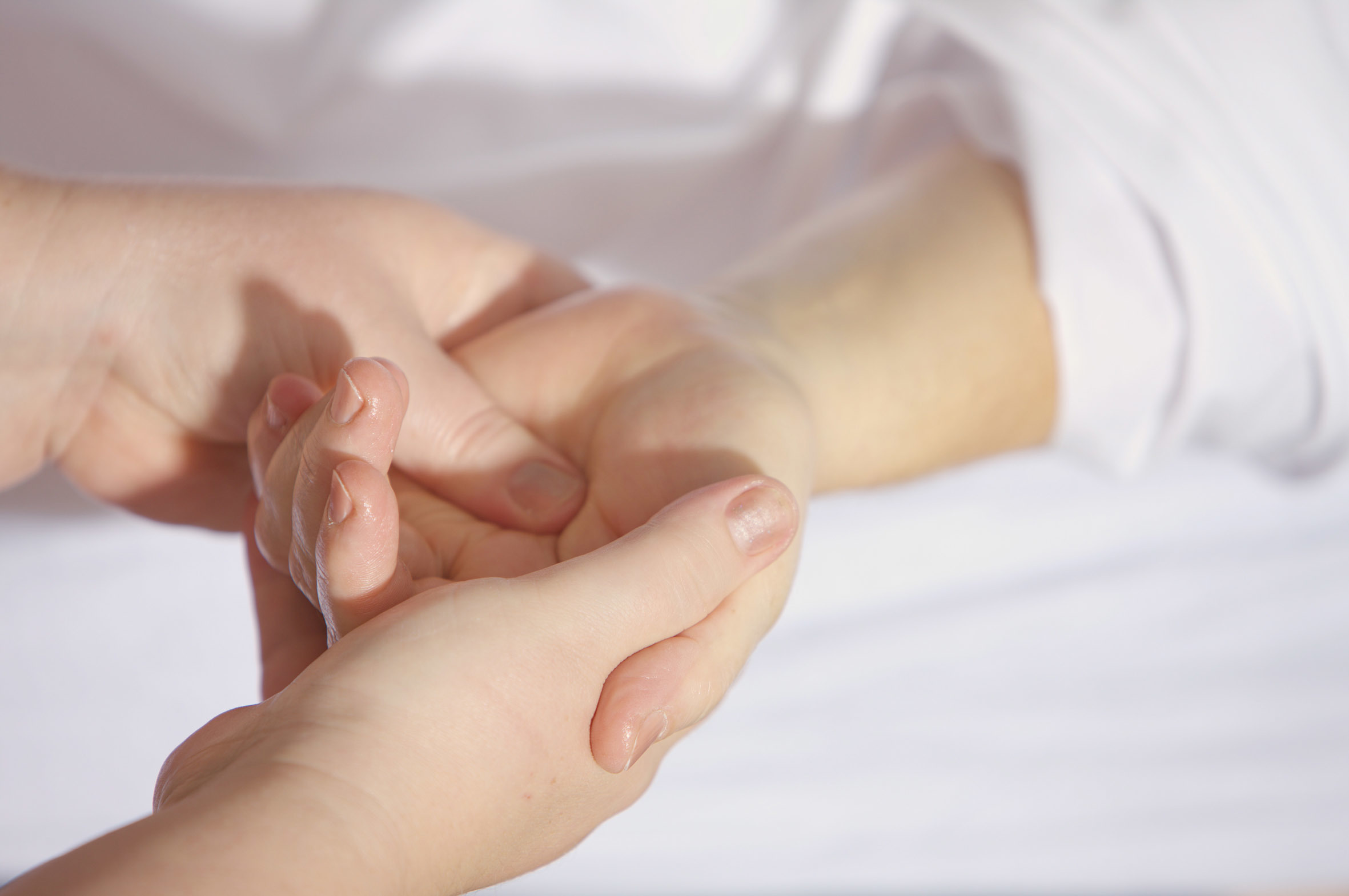 Entspannen konnten sich zehn pflegende Angehörige bei einem Wellness-Tag, bei dem es unter anderem auch Handmassagen gab.