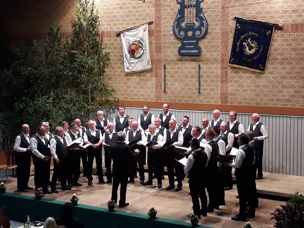 Die Sänger des MGV Altheim laden zum Frühlingskonzert ein.