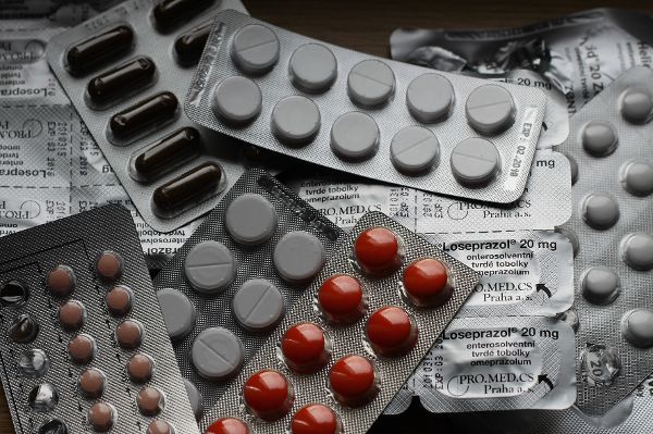 Patienten sollten sich vor der Einnahme von Medikamenten über mögliche Nebenwirkungen informieren.