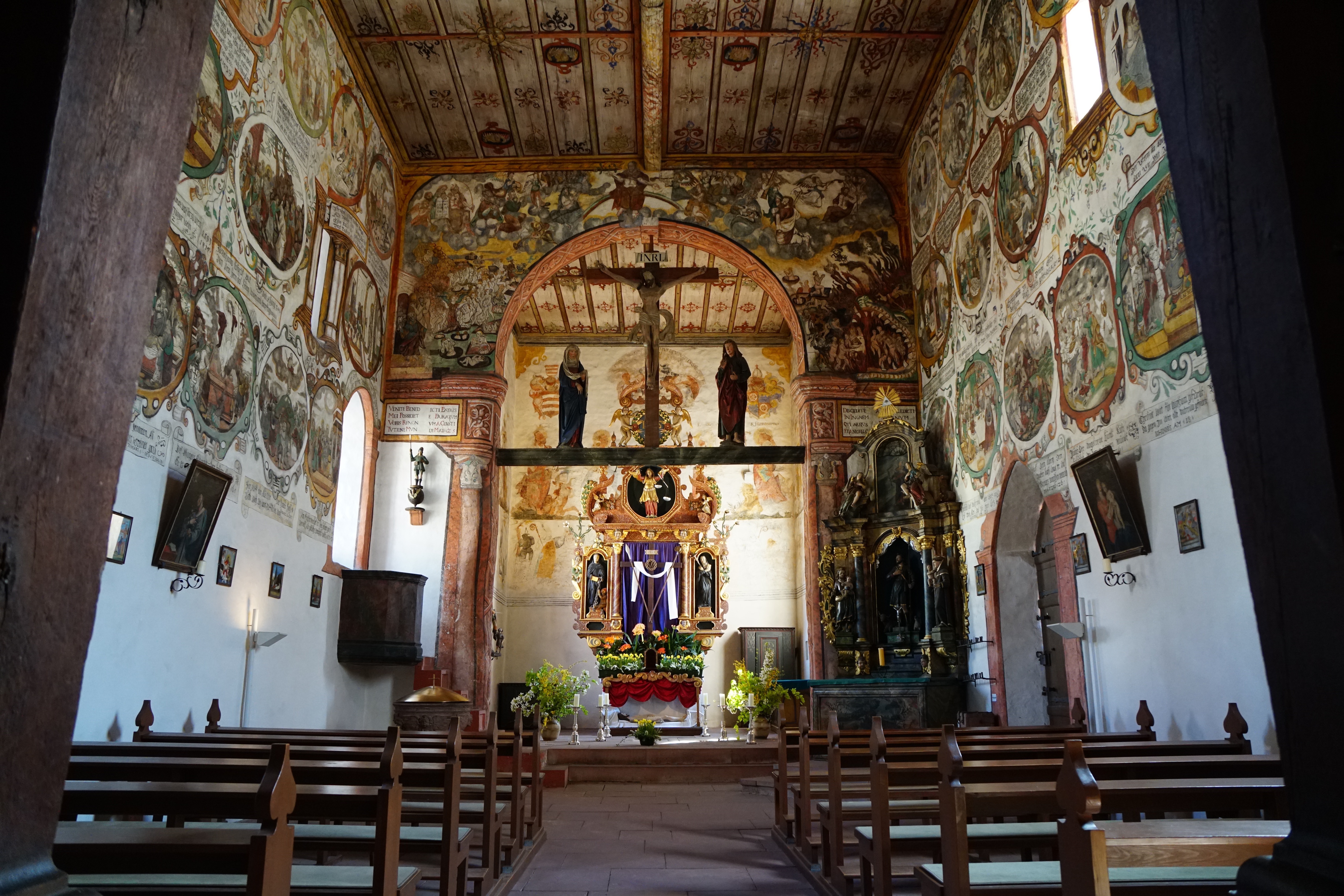 Blick in die Martinskapelle in Bürgstadt am Main: nur noch am Karsamstag zu sehen ist das dortige "Heilige Grab".