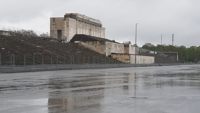 Der Haupttribüne des Zeppelinfelds | Foto: Wolfgang Giegerich