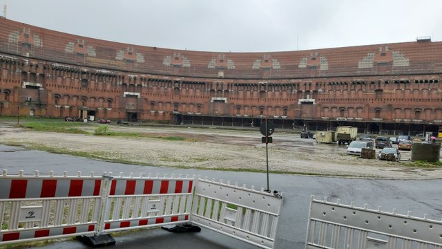 Ein Blick auf die unfertige Kongresshalle | Foto: Wolfgang Giegerich