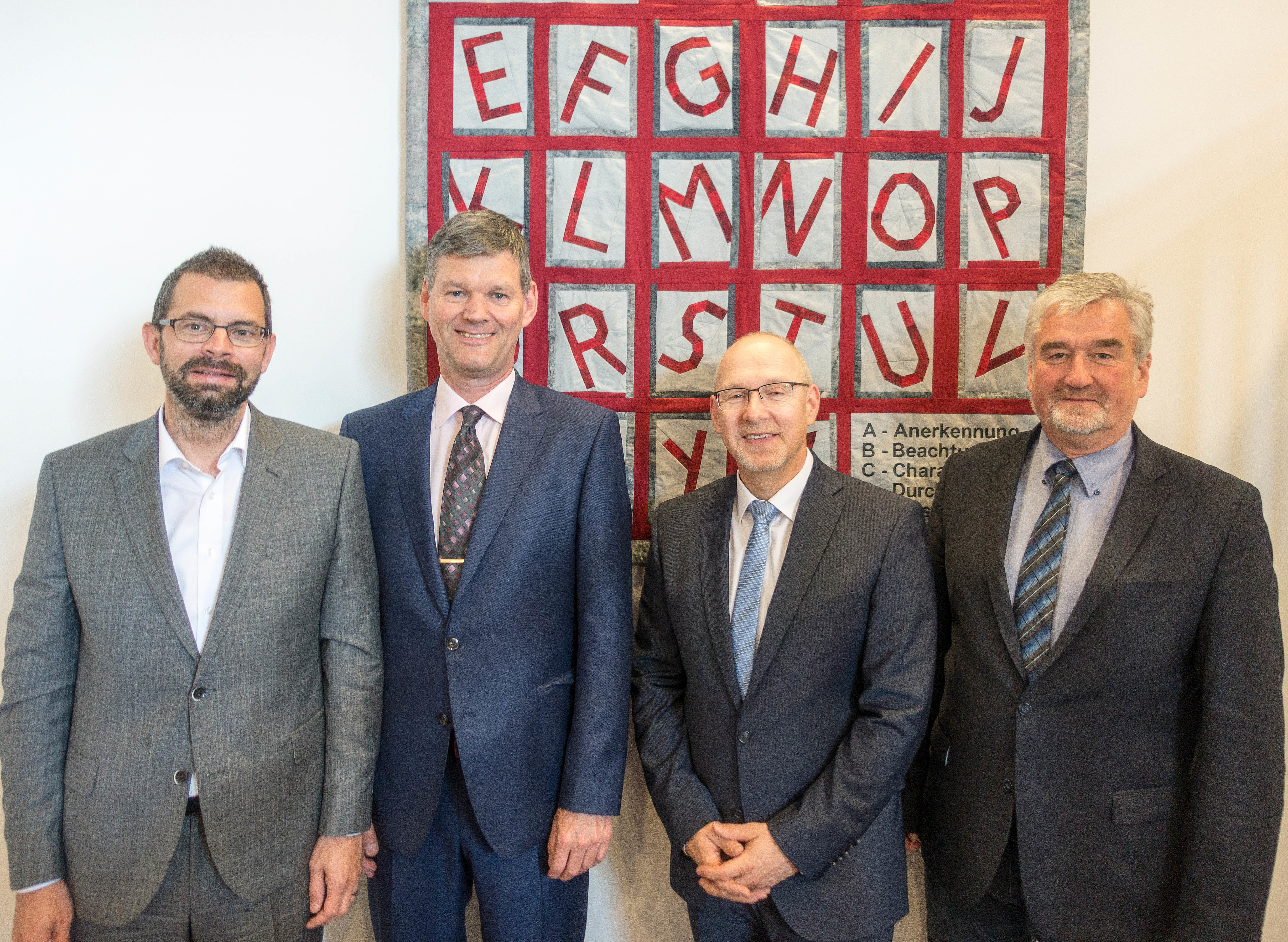 Das Team des Staatlichen Schulamts mit (von links) dem rechtlichen Leiter Landrat Jens Marco Scherf, Harald Frankenberger, dem fachlichen Leiter Ulrich Wohlmuth und Michael Brummer.