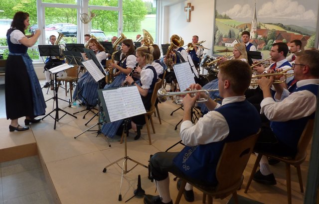 Odenwälder Trachtenkapelle Wenschdorf-Monbrunn beim Musikalischen Maienabend am 5. Mai 2019 in Wenschdorf