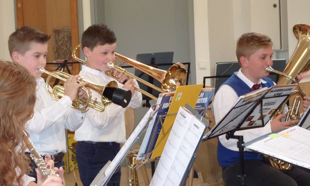 Jugendkapelle Wenschdorf-Monbrunn beim Musikalischen Maienabend am 5. Mai 2019 in Wenschdorf