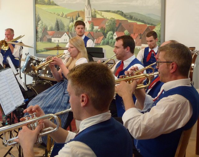 Odenwälder Trachtenkapelle Wenschdorf-Monbrunn beim Musikalischen Maienabend am 5. Mai 2019 in Wenschdorf