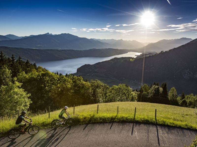 Beste Aussichten: E-Biken am Millstätter See.
Foto: Jörg Reuther