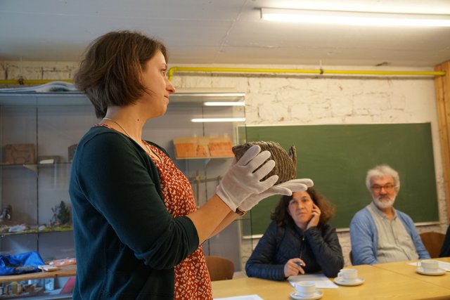 "Alle Werkstatt-Angebote ermöglichen einen handlungsorientierten Unterricht im Museumskeller und auf der Mildenburg. Das kommt bei den Kinder und Jugendlichen sehr gut an und bleibe nachhaltig in Erinnerung", resümiert Museumspädagogin Vera Dembski. 
