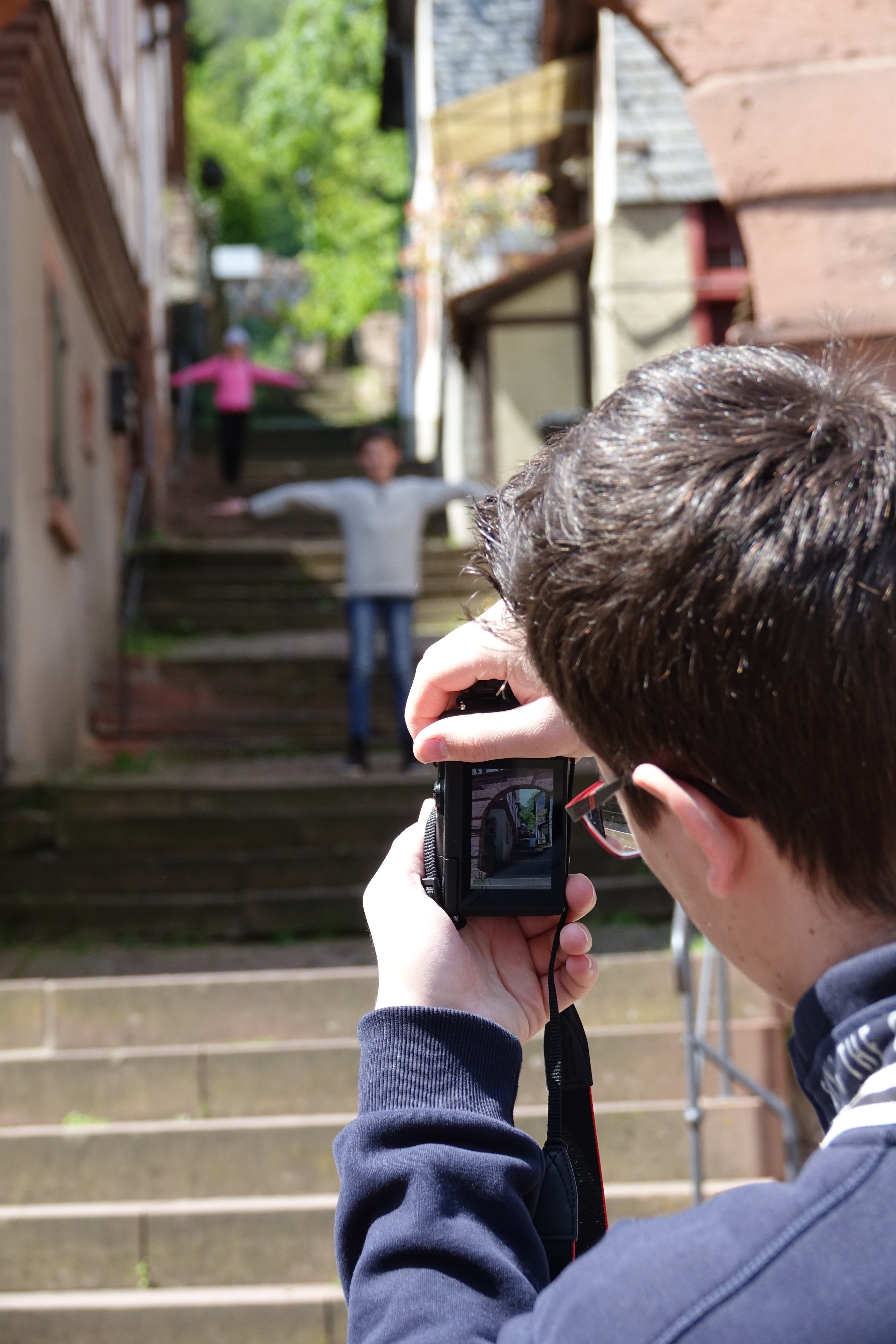 Die Ergebnisse der insgesamt vierstündigen Fototour können sich sehen lassen! Beim Betrachten der Resultate war jeder der jungen Kursteilnehmer stolz auf den einen oder anderen Schnappschuss zwischen Main, Altstadt und Mildenburg sowie auf besondere Stimmungen am Wasser oder im Wald.