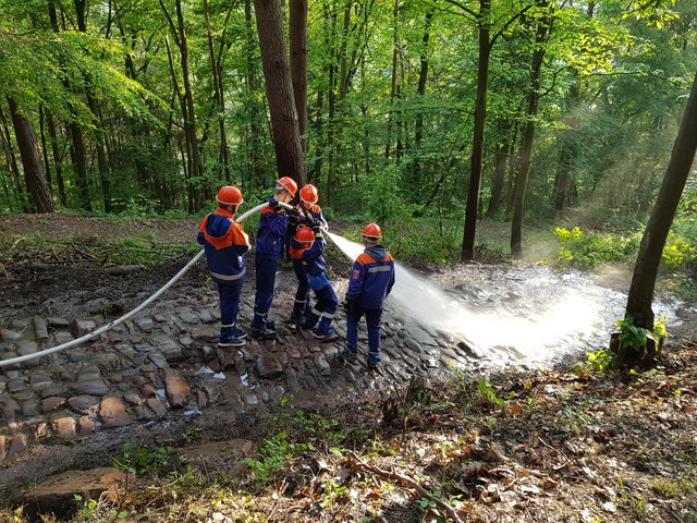 Danke an die Jugendfeuerwehr Eichenbühl.  | Foto: Arno Neuberger 
