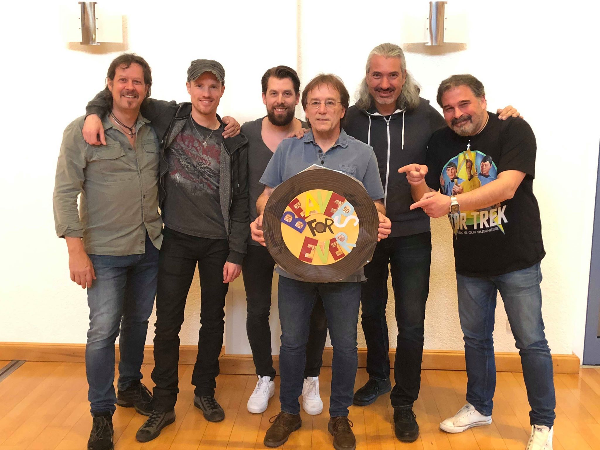 Die allererste Spende für das Crowdfunding überreichte die Band RoxxBusters nach ihrem Konzert im Mai an Christoph Reichel.