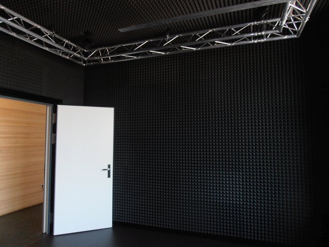 Ein Raum im künftigen Jugendzentrum: hier kann in jeder Lautstärke Musik gemacht werden