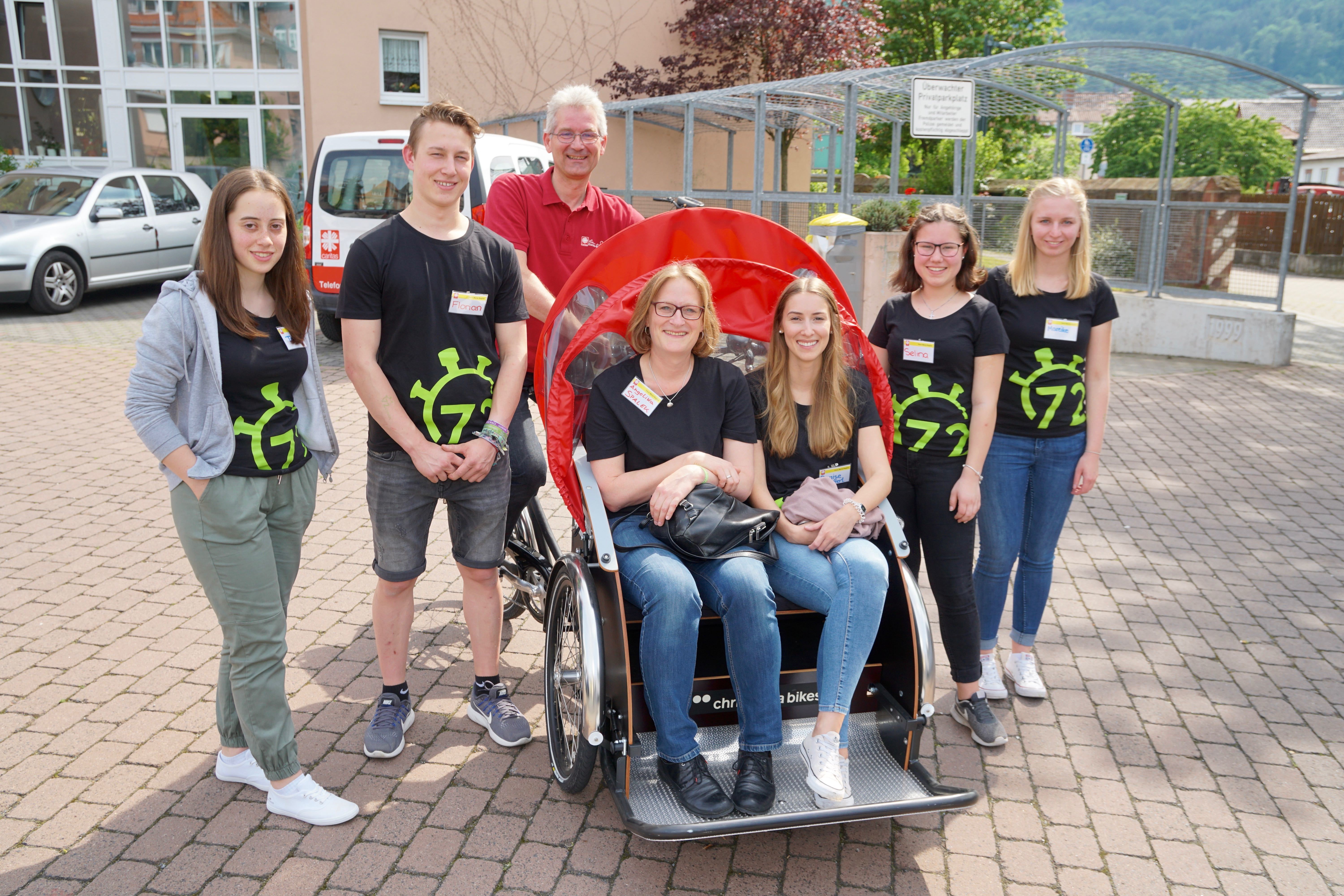 Sie freuen sich über das realisierte 72-Stunden-Projekt zwischen den Generationen: v.l. Tamara Schmitt, Florian Platz, Matthias Schiller, Angelika Spalek,
Denise Schaffert, Selina Albert und Mareike Karges.
Foto Roland Schönmüller