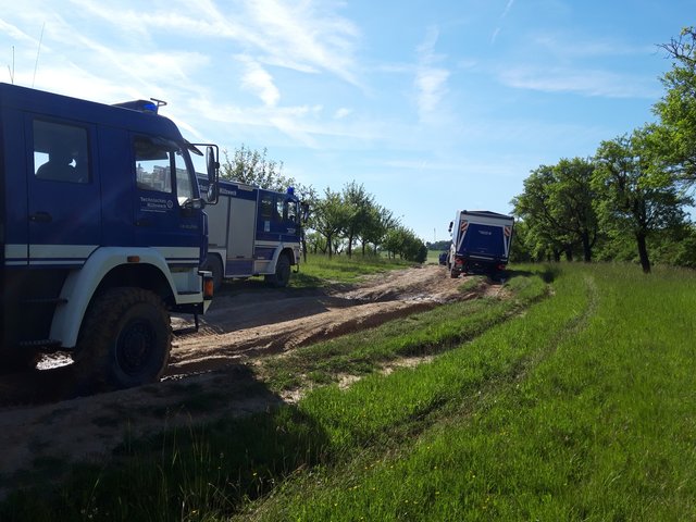 Eine Fahrzeugkolonne beim Durchfahren der Buckelpiste. | Foto: THW Miltenberg