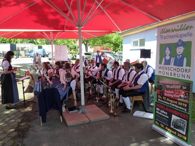 Odenwälder Trachtenkapelle Wenschdorf-Monbrunn beim Vatertagsfest des Musikvereins Germania Bürgstadt