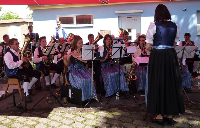 Odenwälder Trachtenkapelle Wenschdorf-Monbrunn beim Vatertagsfest des Musikvereins Germania Bürgstadt