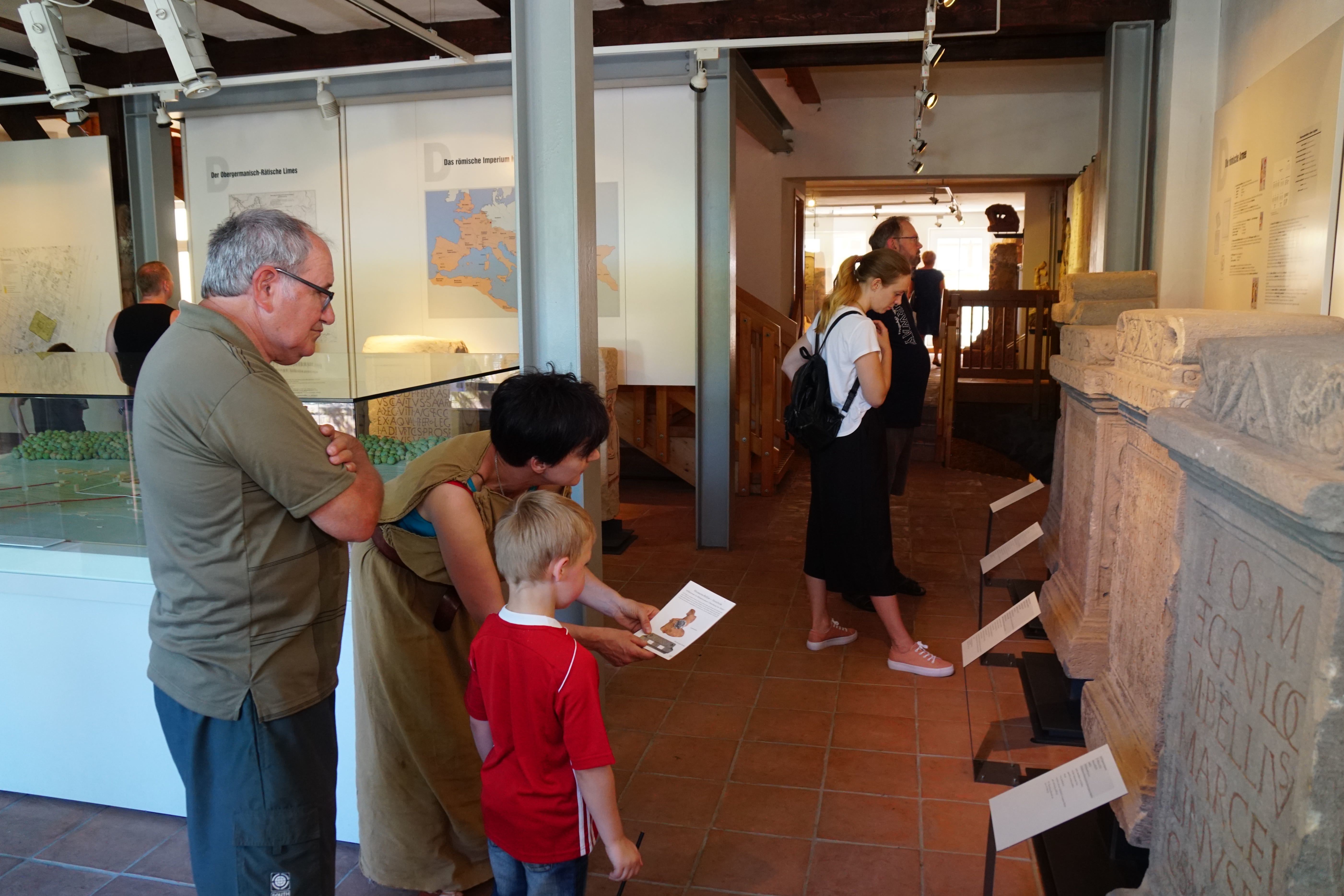 Museumsrallye und mehr: Für jeden ist etwas dabei - eine Sonderausstellung im Obernburger Römermuseum lockt jung und alt an.Die Römerstadt Obernburg, das "Pompeji am Main", findet ihre Schätze: seit Generationen treten aus dem Untergrund Oberburgs besondere Dinge an Tageslicht. Sie sind unter dem Motto "Wiederentdeckt!" in einer Sonderausstellung im Römermuseum Obernburg am Main vom 2. Juni bis zum 29. September 2019 zu entdecken!