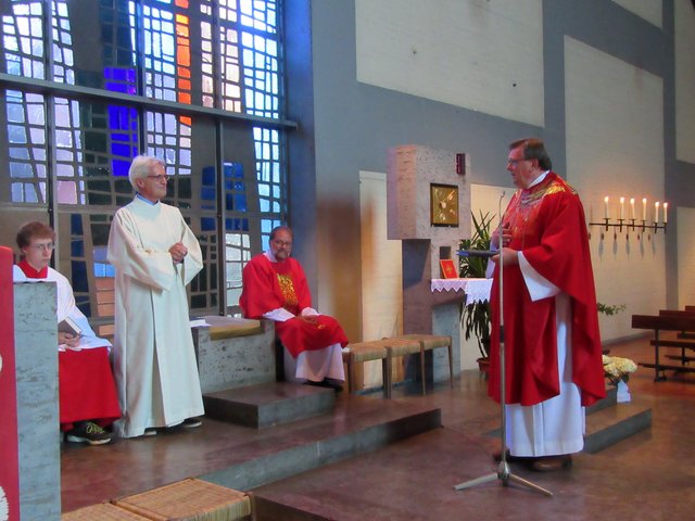 Pfarrer Jarosch (re) bei seiner Laudatio | Foto: Friedrich Frank