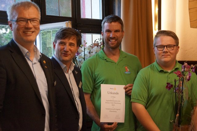 Zweiter Platz Jugendförderpreis: Die Verkehrswacht-Jugend Obernburg erhält eine Urkunde und 500 Euro Preisgeld. | Foto: Miriam Weitz