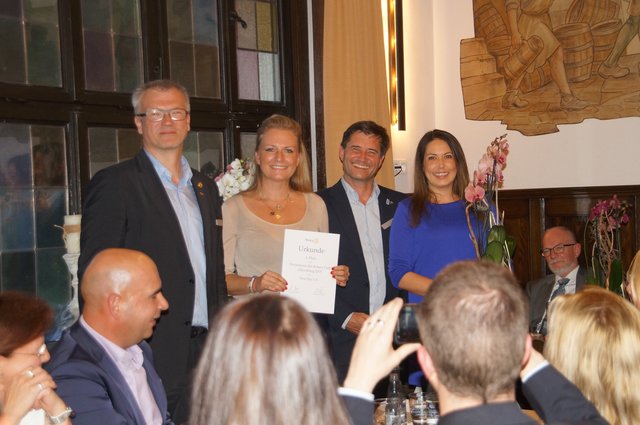 Dritter Platz Förderpreis: One Day e.V. aus Aschaffenburg erhält eine Urkunde und 1.000 Euro Preisgeld | Foto: Andrea Kaller-Fichtmüller