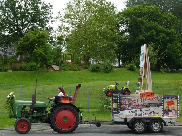 Odenwälder Trachtenkapelle Wenschdorf-Monbrunn beim Blumenkorso am 16. Juni 2019 in Michelstadt