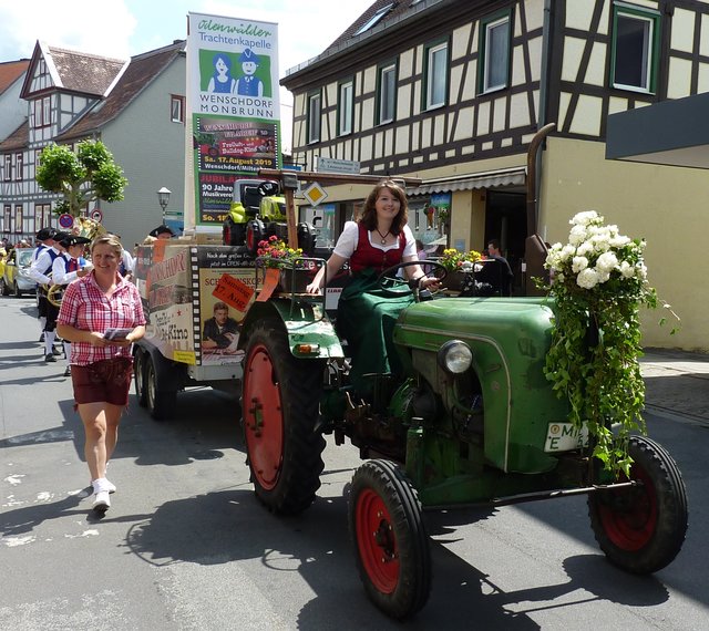 Odenwälder Trachtenkapelle Wenschdorf-Monbrunn beim Blumenkorso am 16. Juni 2019 in Michelstadt