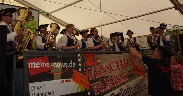 Geburtstagsständchen der Odenwälder Trachtenkapelle Wenschdorf-Monbrunn zum 135. Geburtstag der Freiwilligen Feuerwehr Gönz