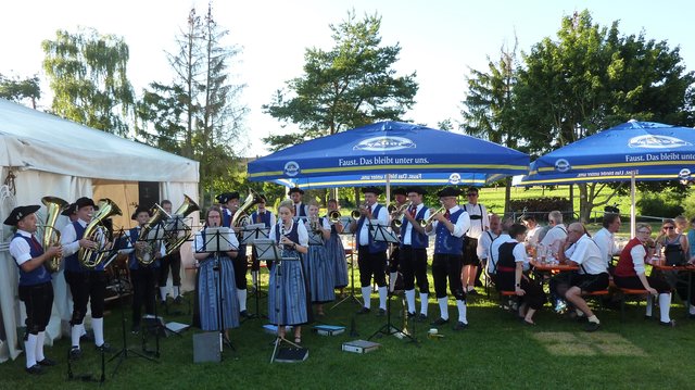 Odenwälder Trachtenkapelle Wenschdorf-Monbrunn beim Musikfest 100 Jahre Musikkapelle "Bavaria" Neunkirchen
