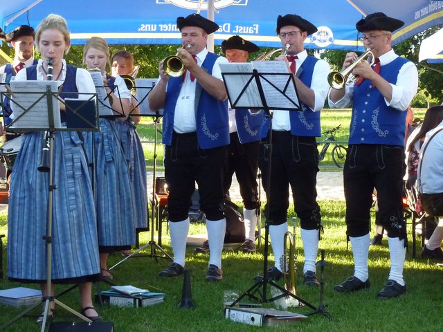 Odenwälder Trachtenkapelle Wenschdorf-Monbrunn beim Musikfest 100 Jahre Musikkapelle "Bavaria" Neunkirchen