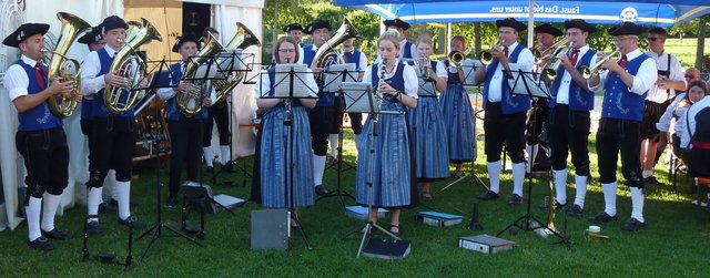Odenwälder Trachtenkapelle Wenschdorf-Monbrunn beim Musikfest 100 Jahre Musikkapelle "Bavaria" Neunkirchen