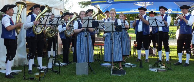 Odenwälder Trachtenkapelle Wenschdorf-Monbrunn beim Musikfest 100 Jahre Musikkapelle "Bavaria" Neunkirchen