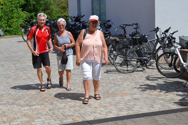 Radler aus Großheubach treffen ein