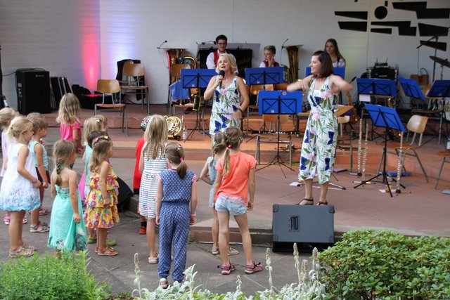 Discotime mit Monja Weis und Rebekka Frankenberger von "KIMAMU"  | Foto: Renate Miltenberger