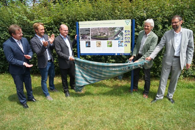Eine gelungene Info-Tafel wurde in den Mainauen bei Sulzbach wurde am Samstag, dem 7.7.2019, enthüllt. 