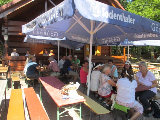Einkehr im Wanderheim am Aussichtsturm in Klingenberg