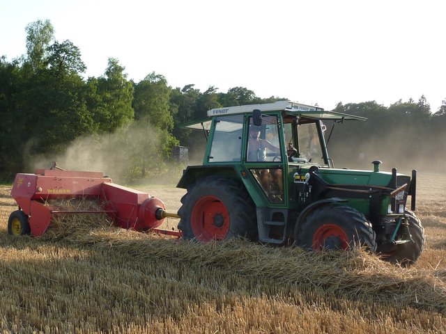 WENSCHDORF FILMREIF - Strohballen für das Freiluft- und Bulldog-Kino am 17. August 2019