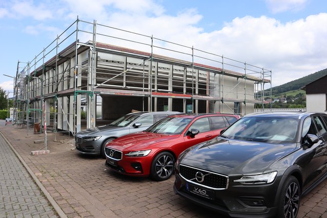 Bis November 2019 wird das Autohaus Erftal aufwändig erneuert.
