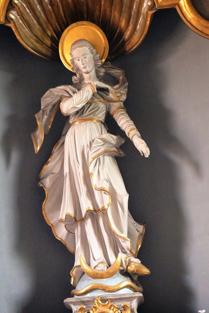 Die Muttergottes am Hauptaltar in der Franziskanerkirche Miltenberg