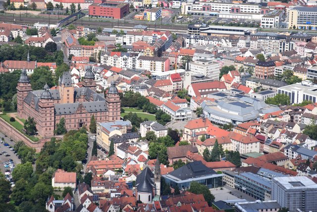 Schloss,,Stadthalle, Theater, Jesuitenkirche und andere Gebäude der Oberstadt